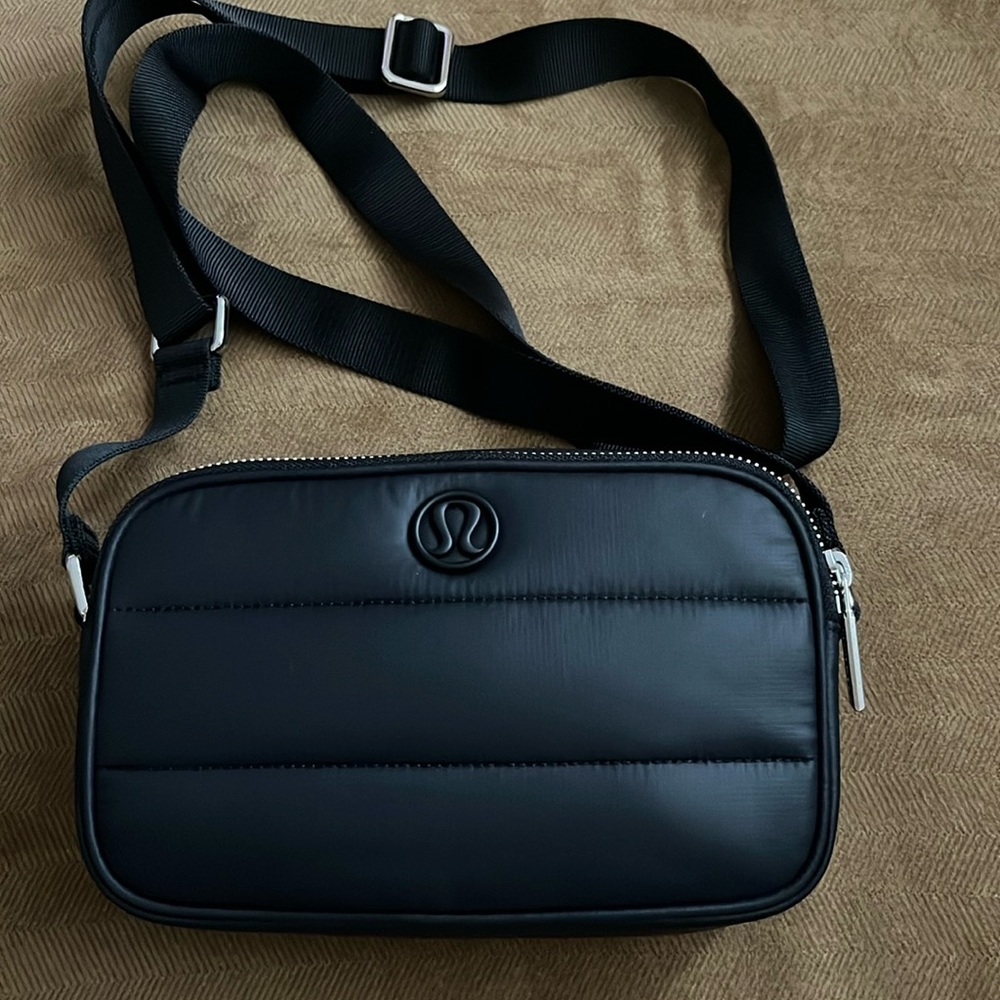 Lululemon Wunder Puff crossbody 2l camera bag